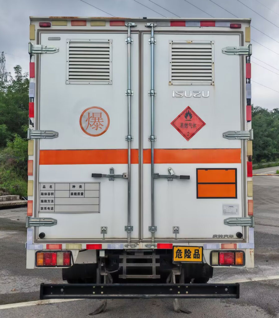 慶鈴牌QL5080XRQBUKAJ易燃?xì)怏w廂式運輸車公告圖片