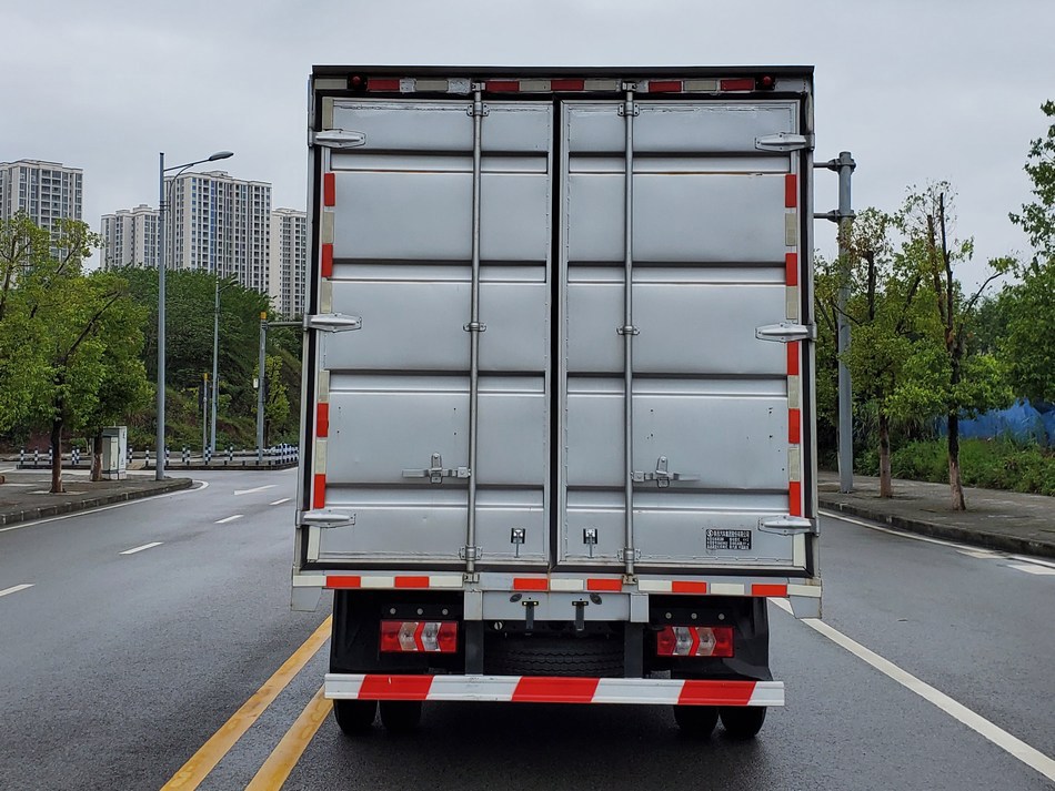 陜汽牌SX5090XXYNP6331廂式運輸車公告圖片