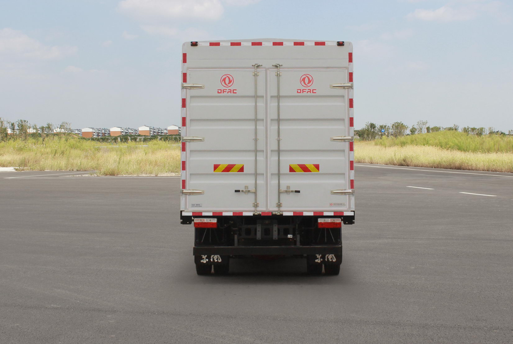 東風牌EQ5160CCY8EDFAC倉柵式運輸車公告圖片