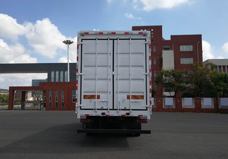 汕德卡牌ZZ5186XYKK501GF1翼開啟廂式車公告圖片