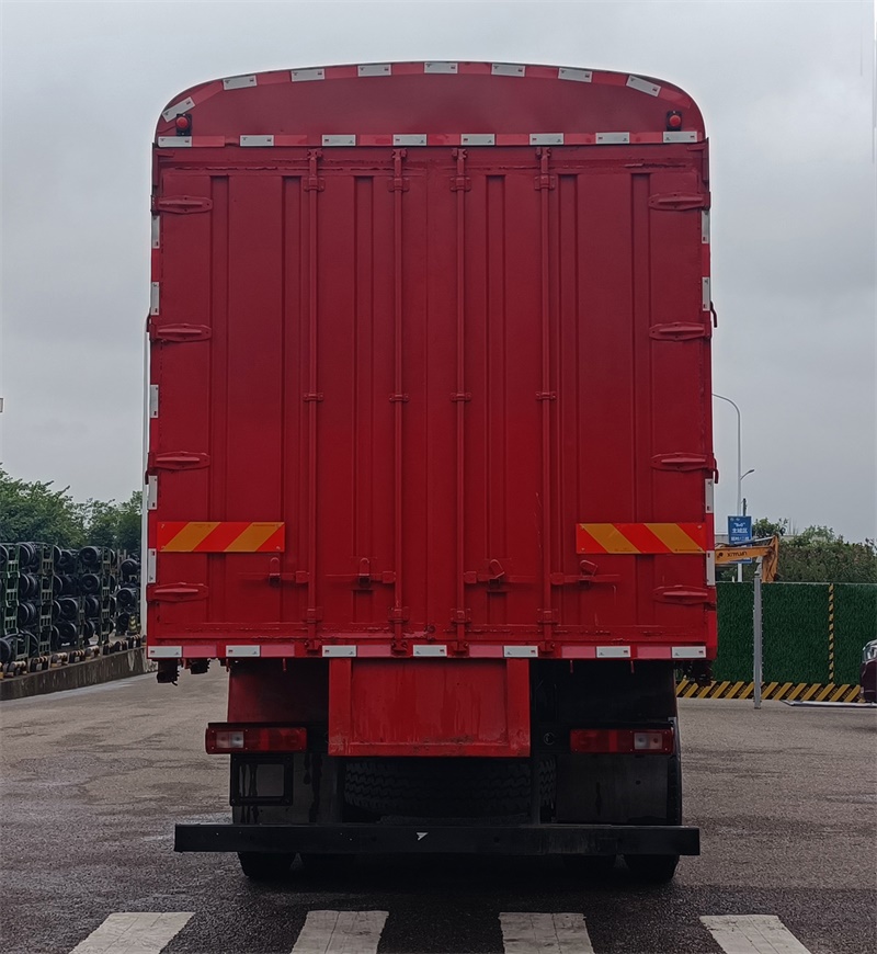 紅巖牌CQ5317CCYSV11446H倉(cāng)柵式運(yùn)輸車(chē)公告圖片