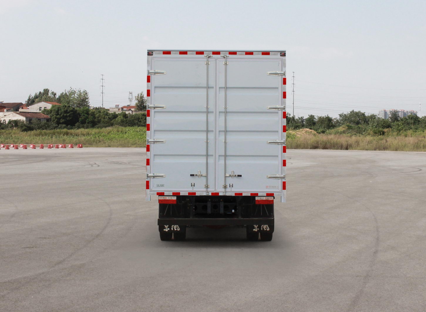 東風(fēng)牌EQ5091XXY8EDFAC廂式運(yùn)輸車(chē)公告圖片