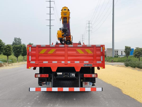 駿通牌JF5180JSQCQ08隨車起重運(yùn)輸車公告圖片