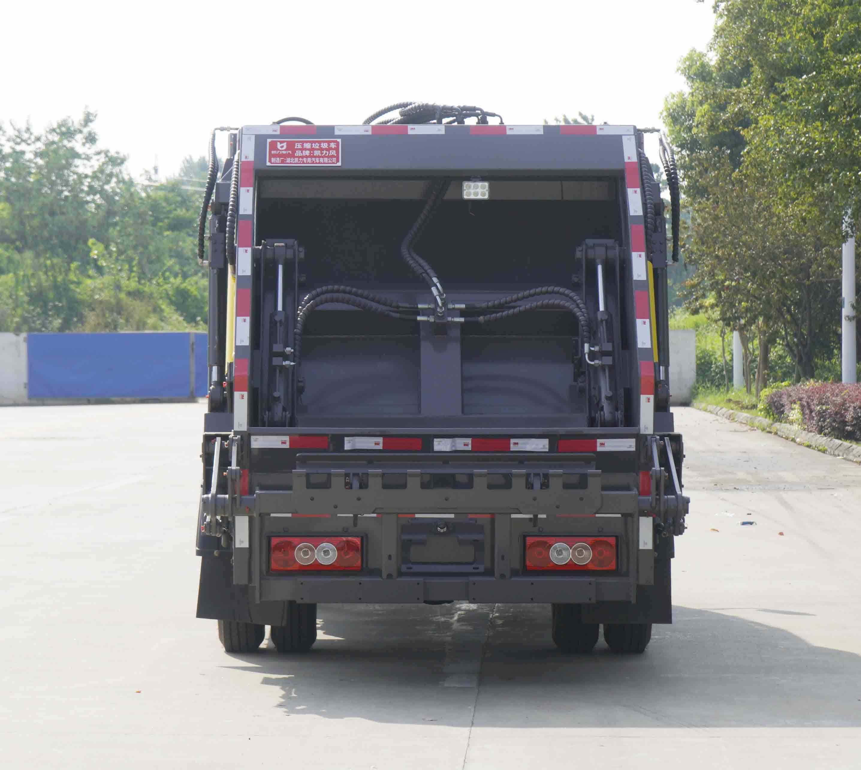 凱力風(fēng)牌KLF5040ZYSB6壓縮式垃圾車公告圖片