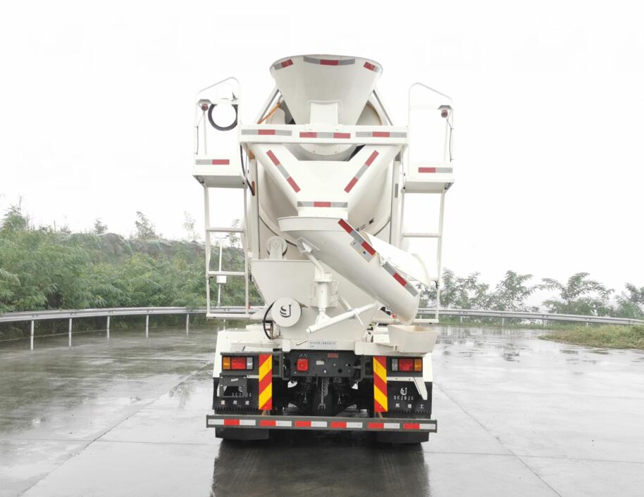 川汽建邦牌JBJ5240GJBG6混凝土攪拌運(yùn)輸車公告圖片