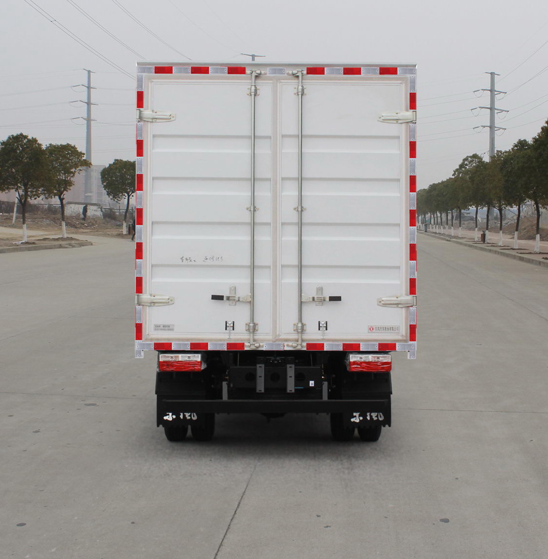 東風(fēng)牌EQ5070XXYD5EDFAC廂式運(yùn)輸車公告圖片