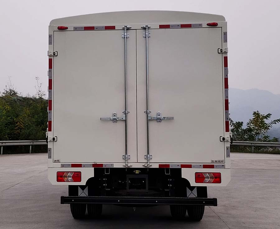 江鈴牌JX5079CCYTGH26倉(cāng)柵式運(yùn)輸車(chē)公告圖片