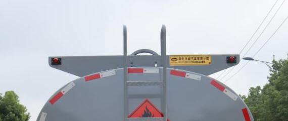 中汽力威牌HLW5260GYYS6運(yùn)油車(chē)公告圖片