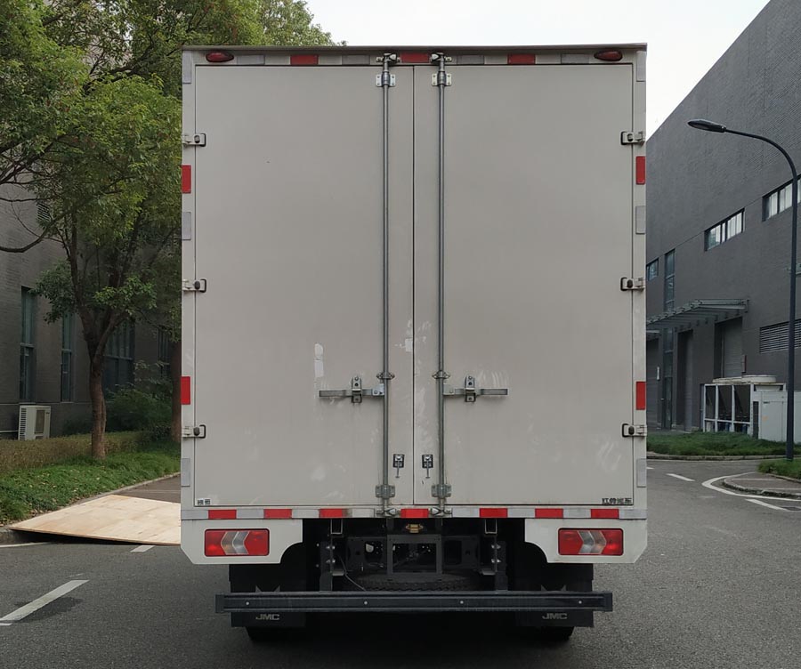 江鈴牌JX5099XXYTGH26廂式運(yùn)輸車(chē)公告圖片