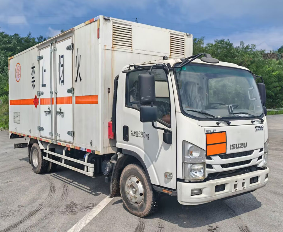 慶鈴牌QL5080XRYBUKAJ易燃液體廂式運輸車