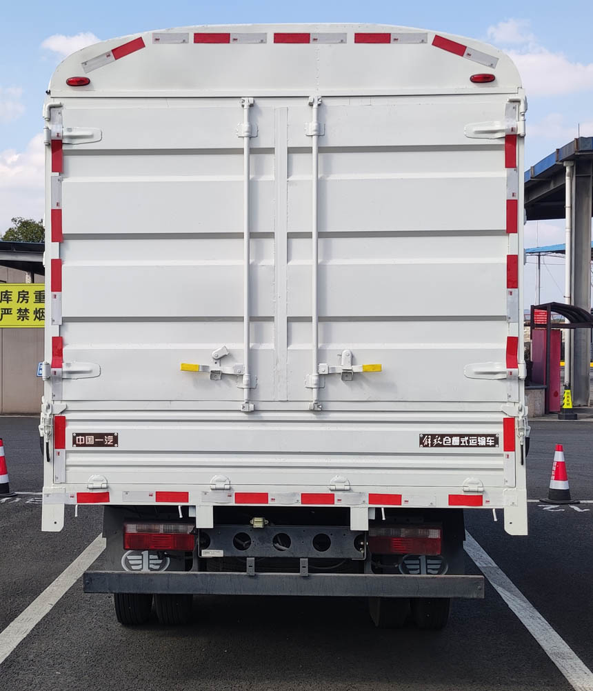 解放牌CA5044CCYP40L2BEVA84純電動(dòng)倉(cāng)柵式運(yùn)輸車公告圖片