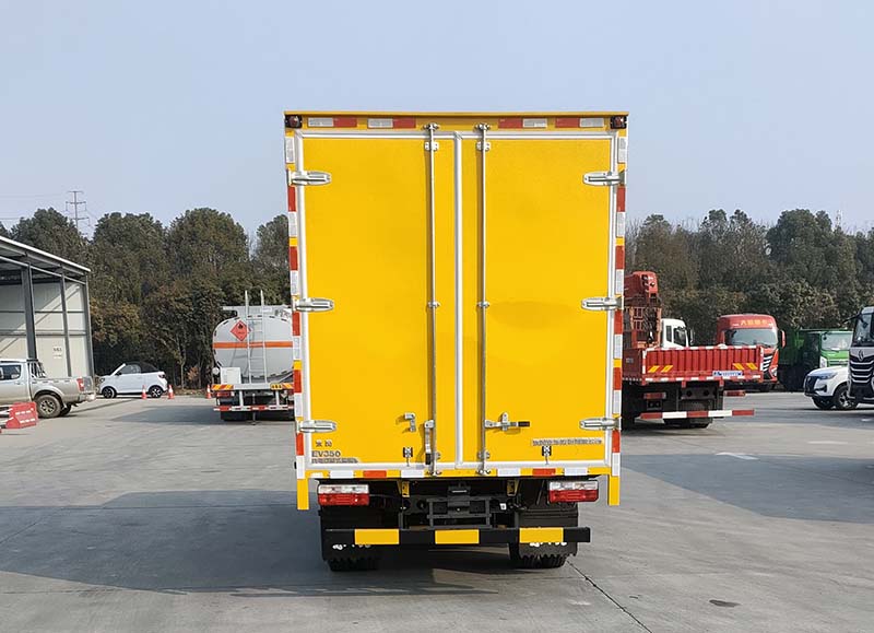 東風(fēng)牌DFA5040XXYWBEV純電動廂式運(yùn)輸車公告圖片