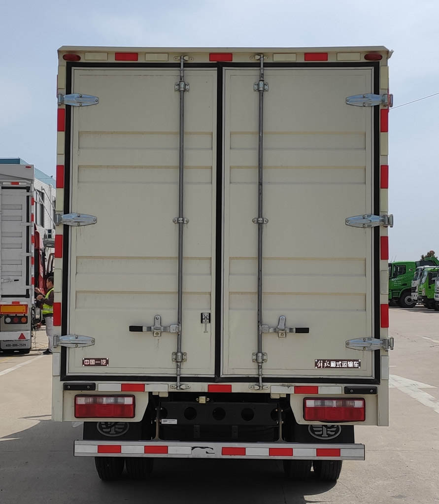 解放牌CA5048XXYP40L2BEVA84純電動廂式運(yùn)輸車公告圖片