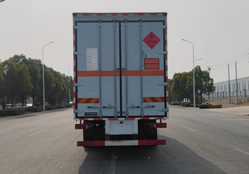 專力牌ZLC5266XRYZ6易燃液體廂式運(yùn)輸車公告圖片