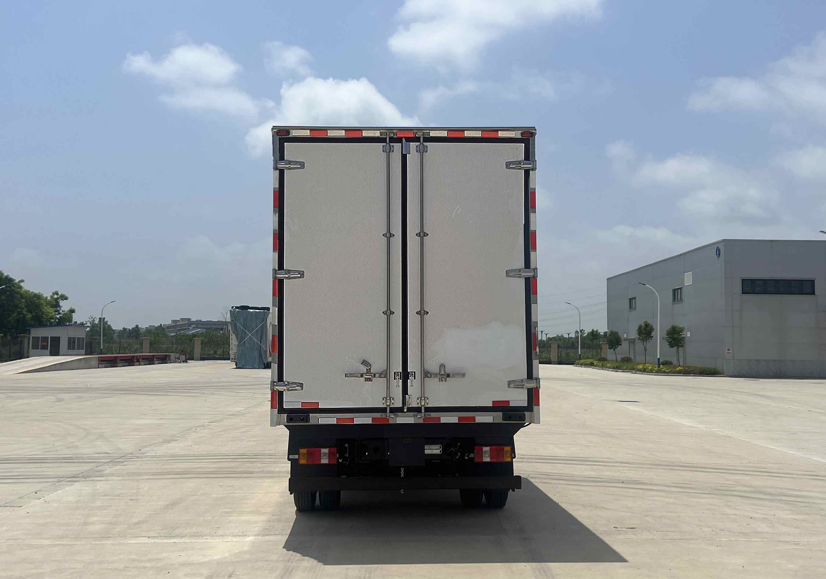 豪沃牌ZZ5047XLCH3315F145冷藏車公告圖片