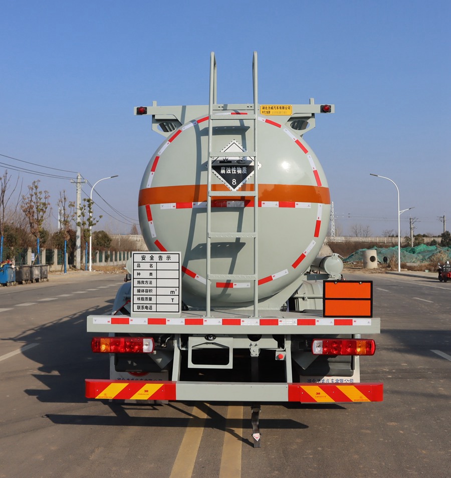 中汽力威牌HLW5321GFWCA6腐蝕性物品罐式運輸車公告圖片