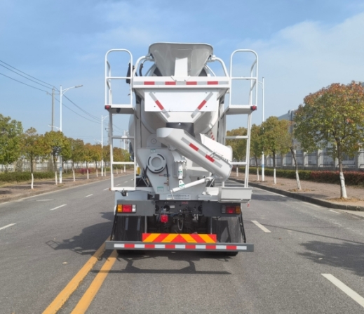 東方百合牌BHE5180GJBWP2A混凝土攪拌運(yùn)輸車公告圖片