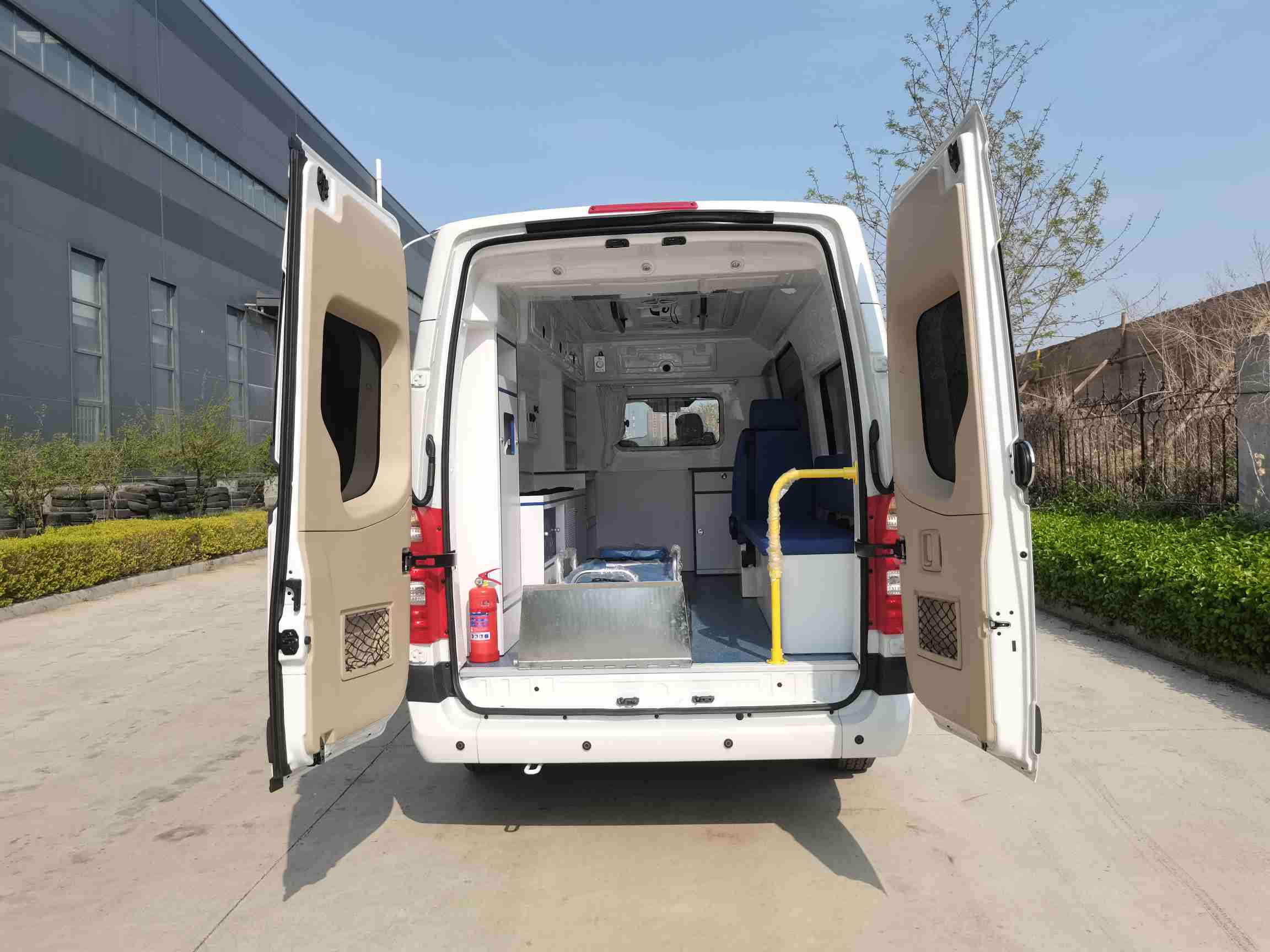 中衛(wèi)誠(chéng)信牌AZW5040XJHV4救護(hù)車公告圖片