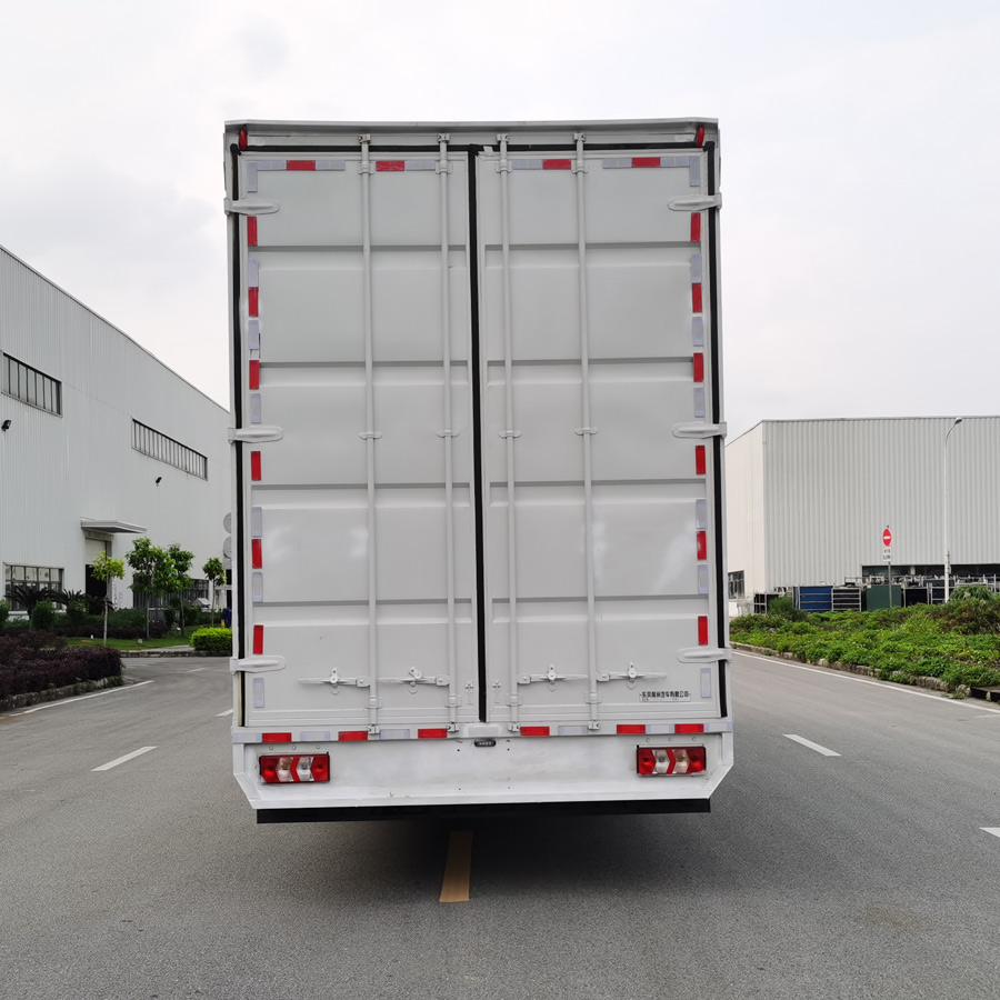 乘龍牌LZ5111XXYL2AC1廂式運輸車公告圖片