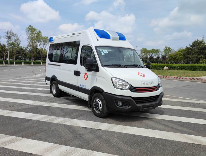 北鈴牌BBL5045XJHB救護(hù)車(chē)