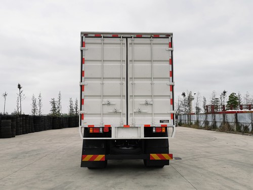 豪曼牌ZZ5188XXYG17FB2廂式運(yùn)輸車(chē)公告圖片