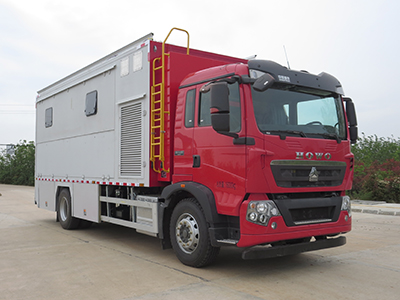 新東日牌YZR5160XBXZ6被服洗滌車