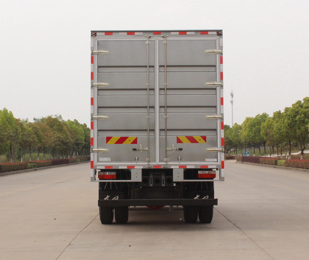 東風(fēng)牌EQ5181XXYL8TDDAC廂式運輸車公告圖片