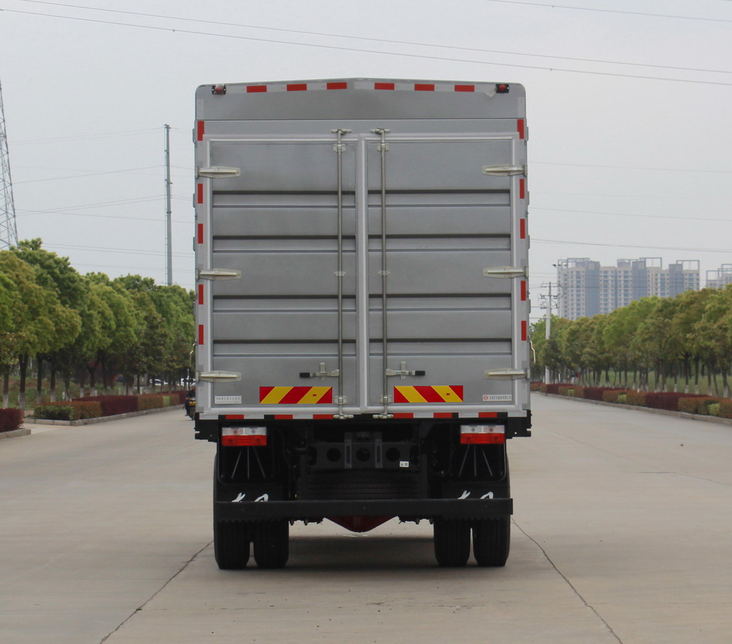 東風(fēng)牌EQ5181CCYL8TDDAC倉柵式運(yùn)輸車公告圖片