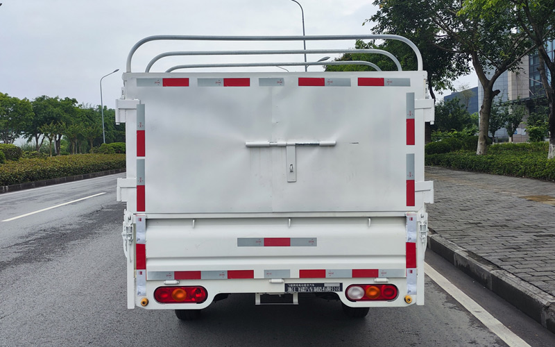 飛碟牌FD5032CCYBEV-1純電動(dòng)倉(cāng)柵式運(yùn)輸車(chē)公告圖片