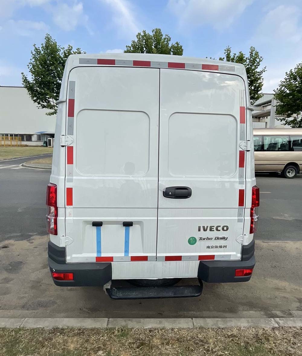 依維柯牌NJ5046XXYQA廂式運(yùn)輸車公告圖片