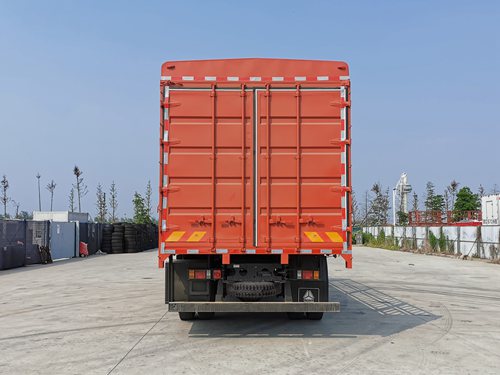 豪曼牌ZZ5318CCYKM0FB1倉柵式運輸車公告圖片