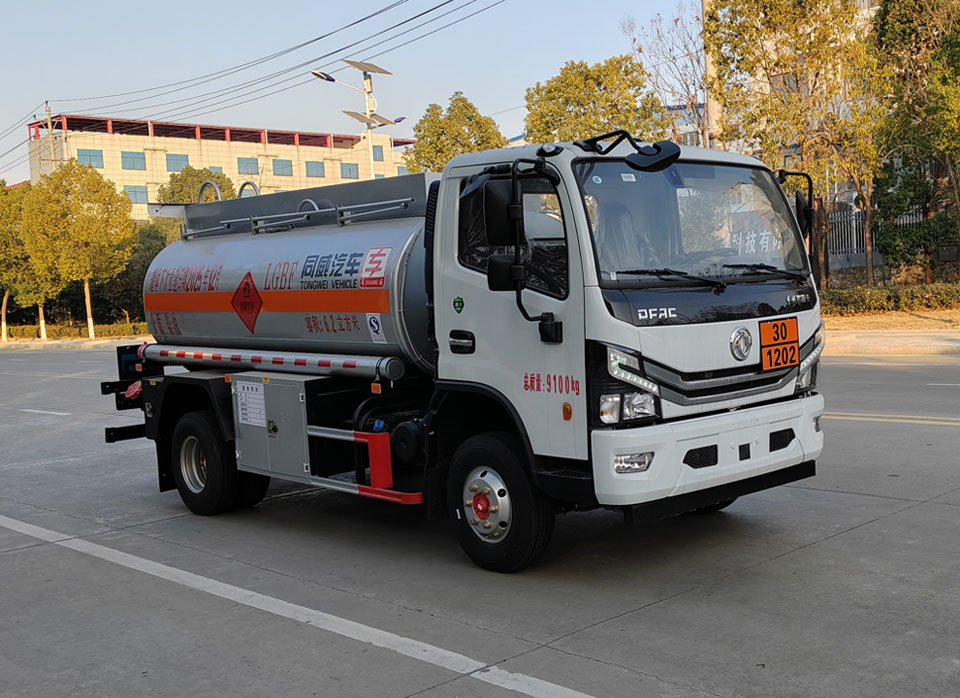 專威牌HTW5095GJYEC6加油車