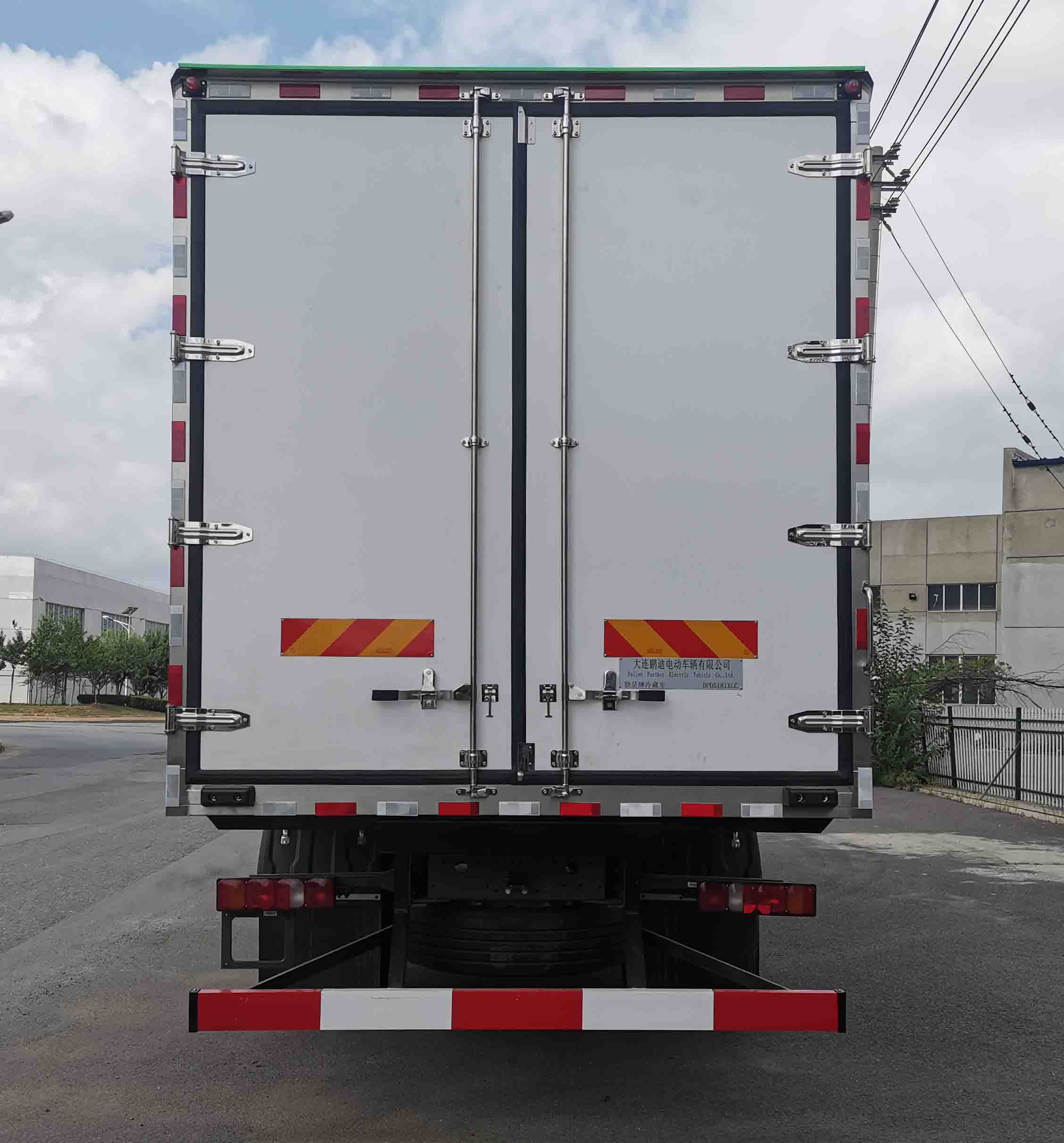 驍呈牌DPD5181XLC冷藏車(chē)公告圖片
