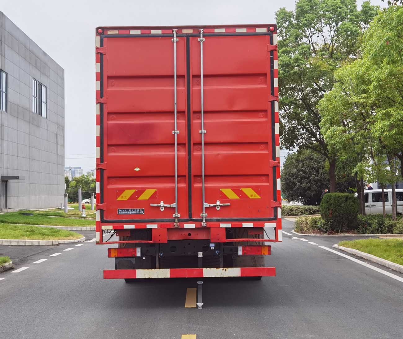 東風牌DFV5182XXYGP6N1廂式運輸車公告圖片