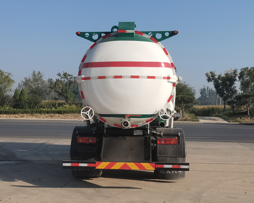 衡霸牌YYD5182GXWDBEV純電動吸污車公告圖片