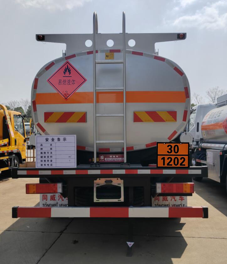 專(zhuān)威牌HTW5183GJYEC6加油車(chē)公告圖片