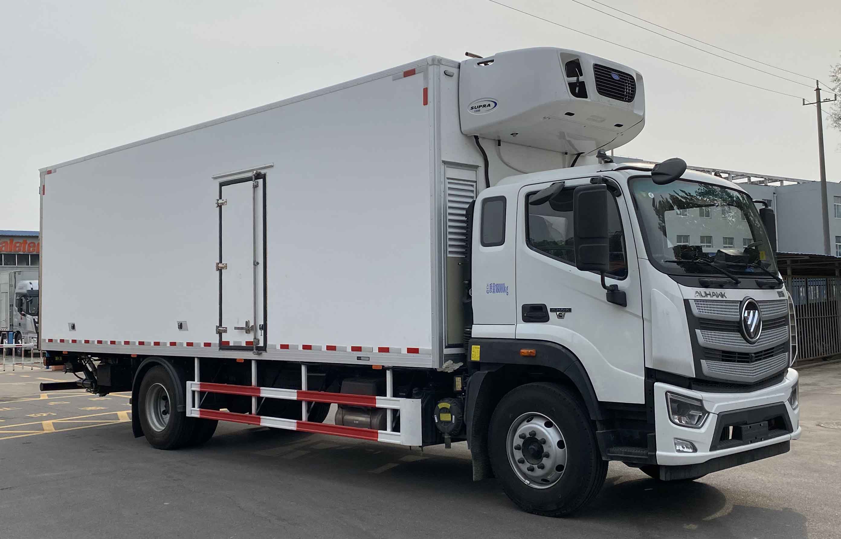 科萊特牌ZYX5180XCQBJ6雛禽運(yùn)輸車