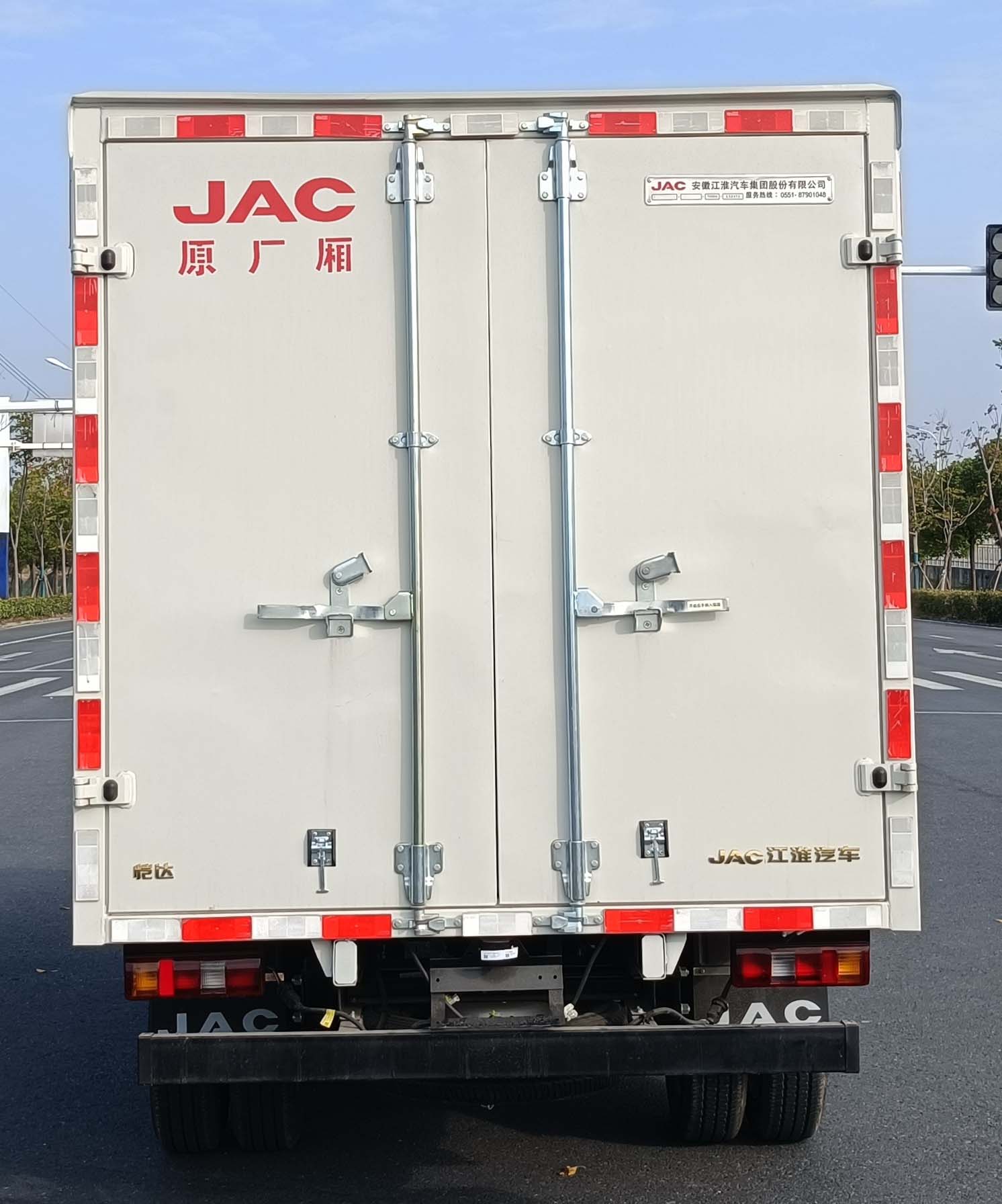 江淮牌HFC5040XXYPV3K1B3S廂式運(yùn)輸車公告圖片