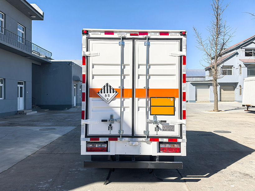 駝馬牌JLC5035XZWHJ雜項危險物品廂式運輸車公告圖片