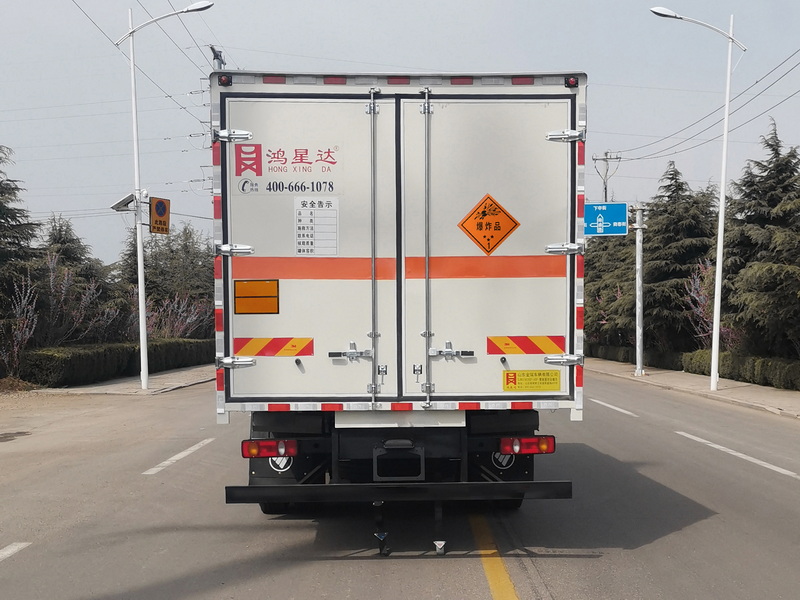 鴻星達(dá)牌SJR5180XQY-6DF爆破器材運(yùn)輸車公告圖片