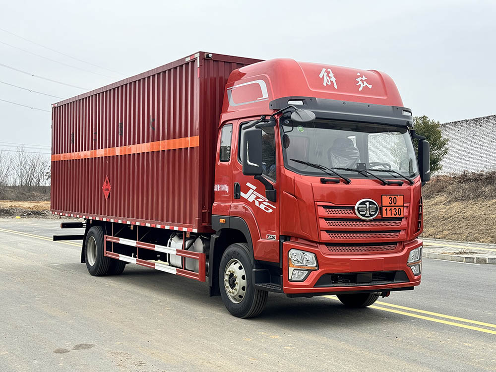 豐霸牌STD5180XRYCA6易燃液體廂式運(yùn)輸車公告圖片