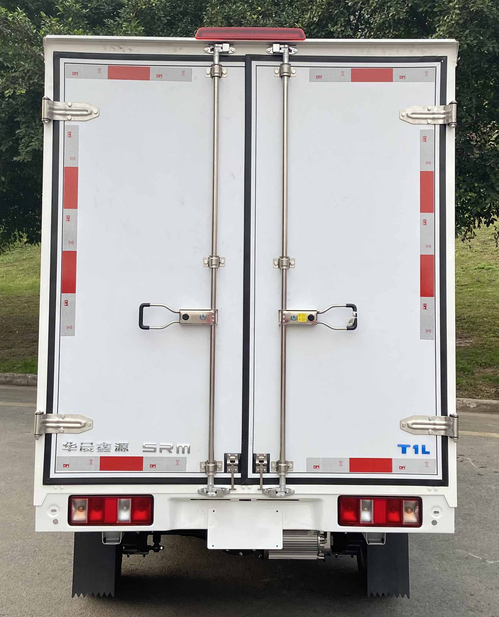 鑫源牌JKC5021XXYD0X0BEV純電動(dòng)廂式運(yùn)輸車公告圖片