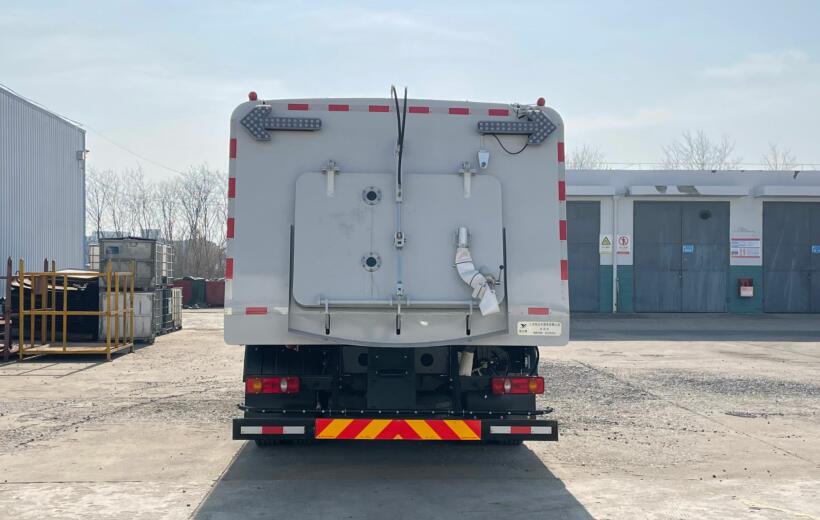 悅達(dá)牌YD5182TXSDFE6洗掃車(chē)公告圖片