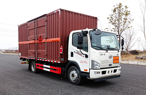 百捷牌QYY5120XRYCA6易燃液體廂式運(yùn)輸車