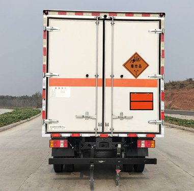 百捷牌QYY5040XQYZZ6爆破器材運(yùn)輸車公告圖片