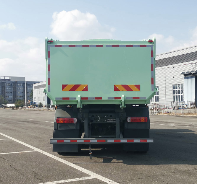 豪沃牌ZZ5312ZLJV3267Z11BEV純電動(dòng)自卸式垃圾車(chē)公告圖片