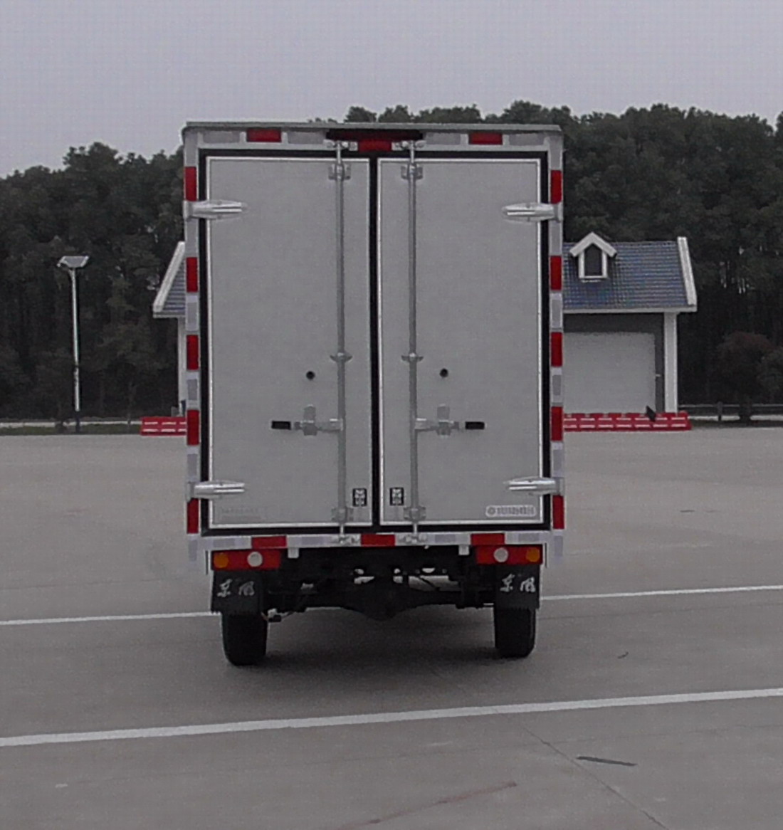 東風(fēng)牌EQ5031XXY60Q4AAC廂式運(yùn)輸車公告圖片