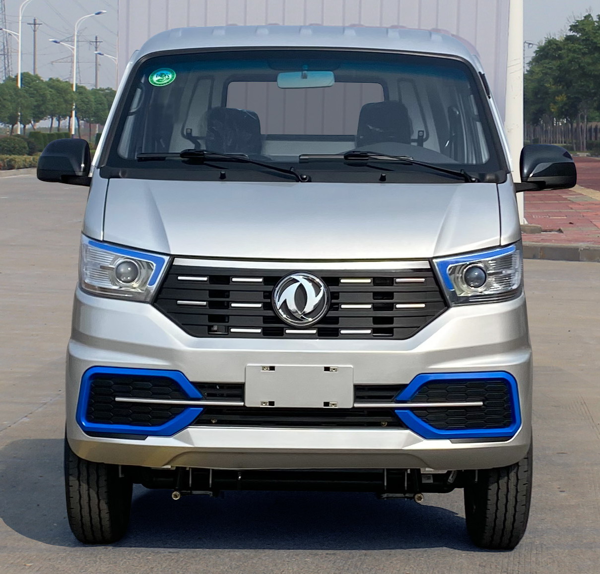 東風(fēng)牌EQ5031XXY60Q2EAC廂式運(yùn)輸車公告圖片