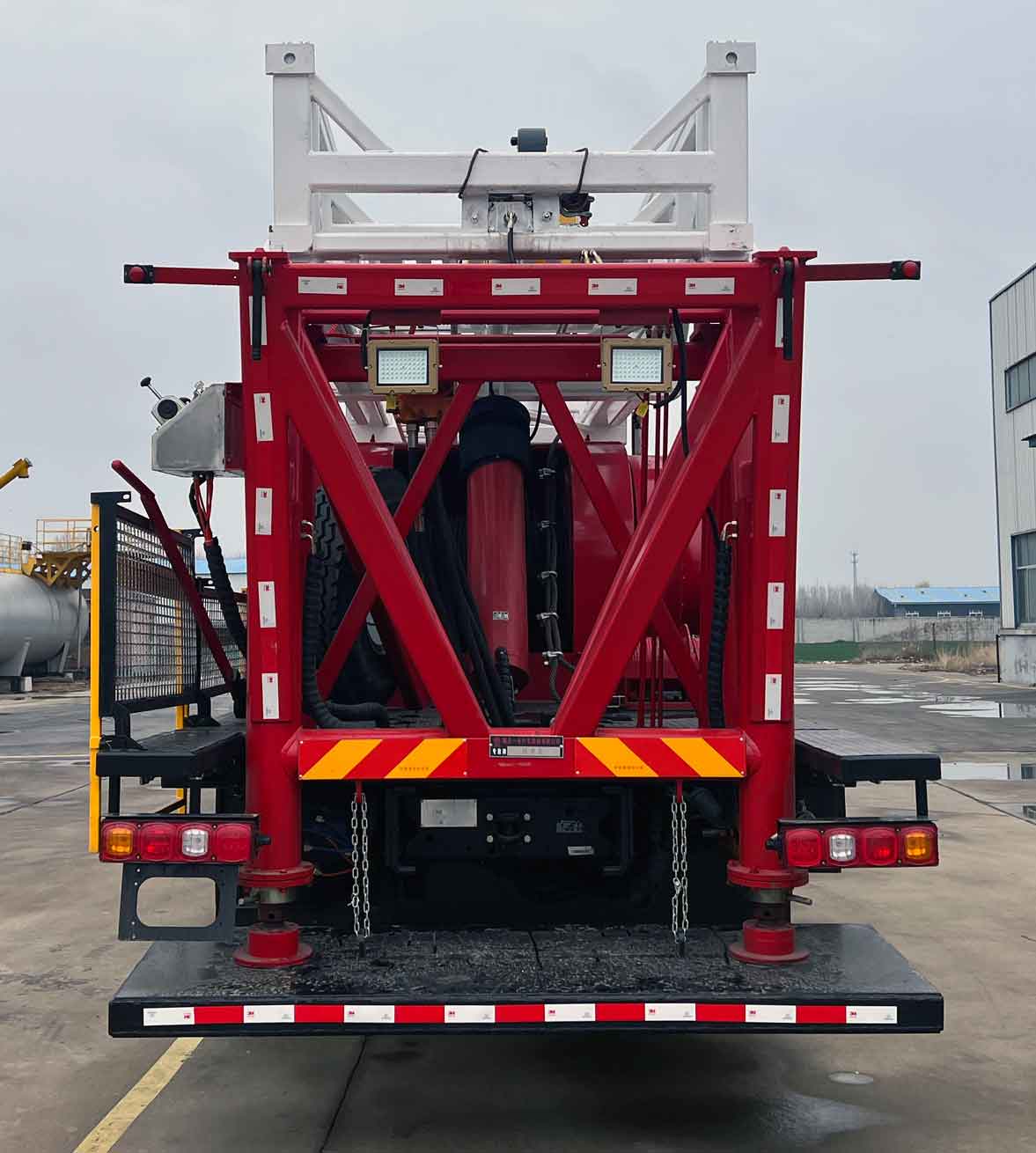 專(zhuān)致牌YZZ5372TXJSX6修井機(jī)公告圖片