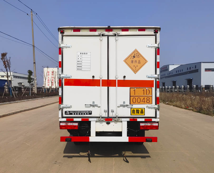 大力牌DLQ5040XQYEQ6爆破器材運(yùn)輸車(chē)公告圖片